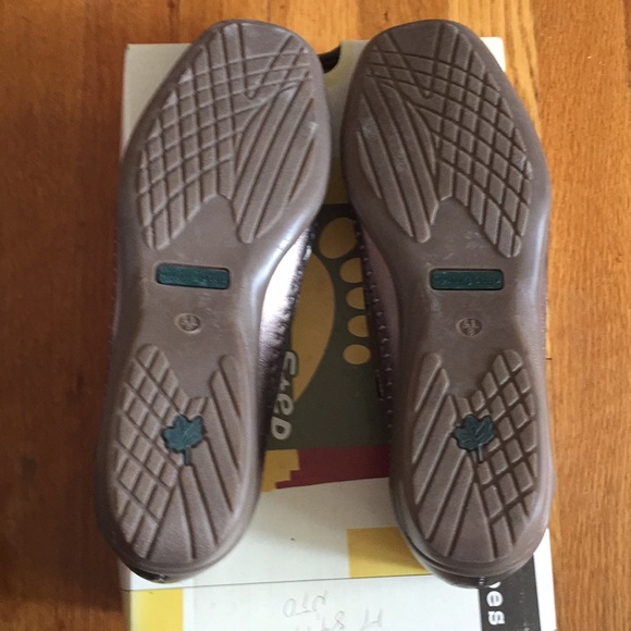 Like New Spring Step Metallic Shoes - Picture 6 of 8